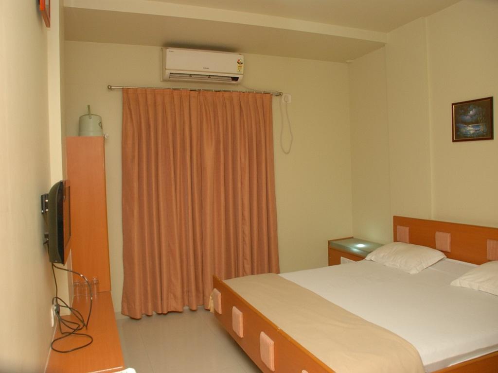 Hotel Nyay Mandir Bharuch Номер фото