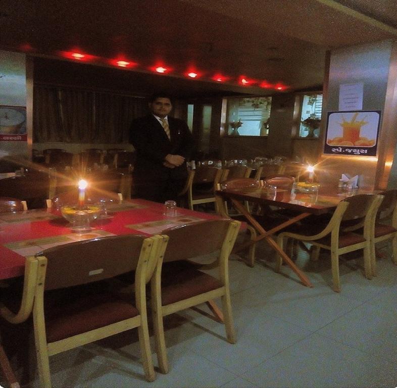 Hotel Nyay Mandir Bharuch Екстер'єр фото